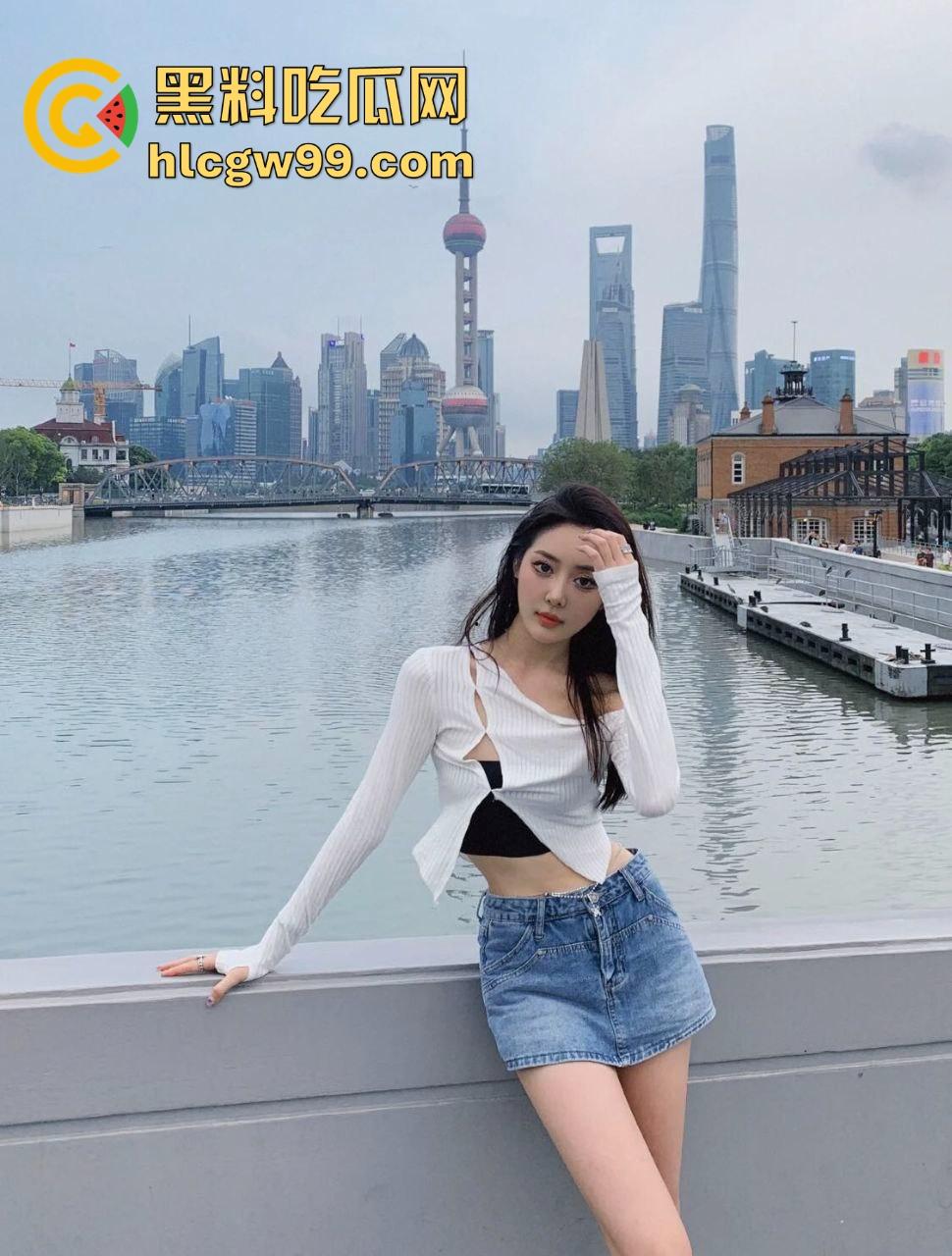 拼多多玩法进KTV，众筹重金拿下骚货公主，只因不穿内裤直接被带走，酒店轮流爆肏一夜，全场射到天亮！-1