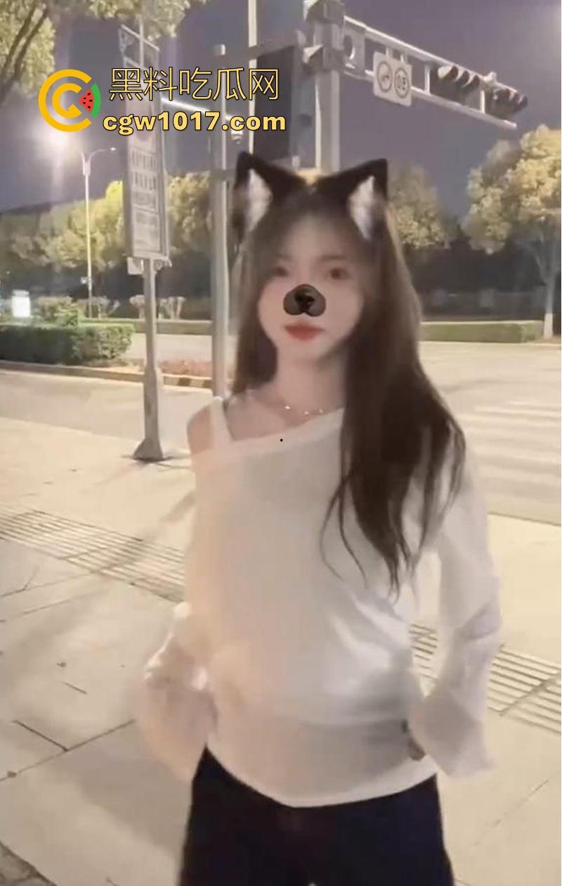 长沙精神小妹【廖娜琪】被男友调教视频流出，狗链牵引口交深喉，露脸骑乘榨精，反差母狗骚气爆棚！-3