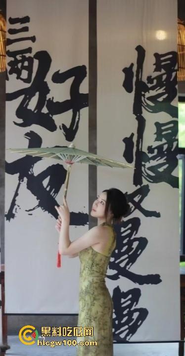 安徽工商学院育才高手，秃顶啤酒肚辅导员操美女学生云盘泄密，床上姿势堪比动作教学！-5