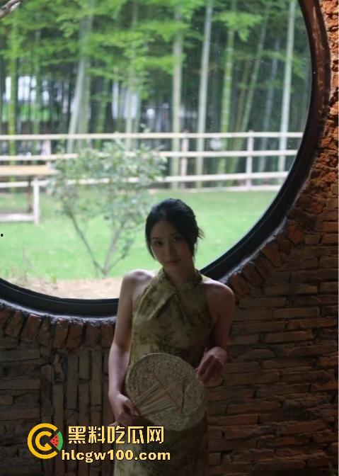 安徽工商学院育才高手，秃顶啤酒肚辅导员操美女学生云盘泄密，床上姿势堪比动作教学！-6