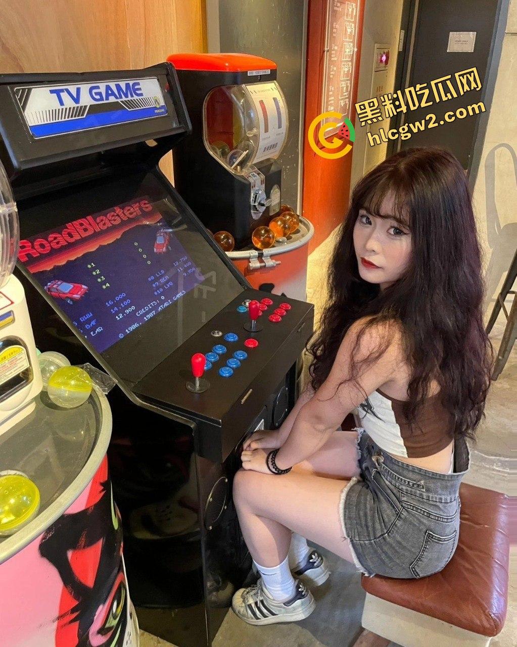 四川传媒学院舞蹈系大三骚鸡『吴亭倩』和社会男友掐脖性爱！口爱很认真 独家流出！-6