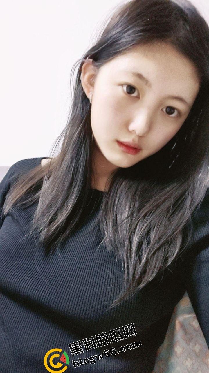 湖南白虎骚妹【姜茉莉】操疯了，鸡巴骑上去自己动舔舔舔吞吞吞坐坐坐，小穴被干得啪啪响！-2