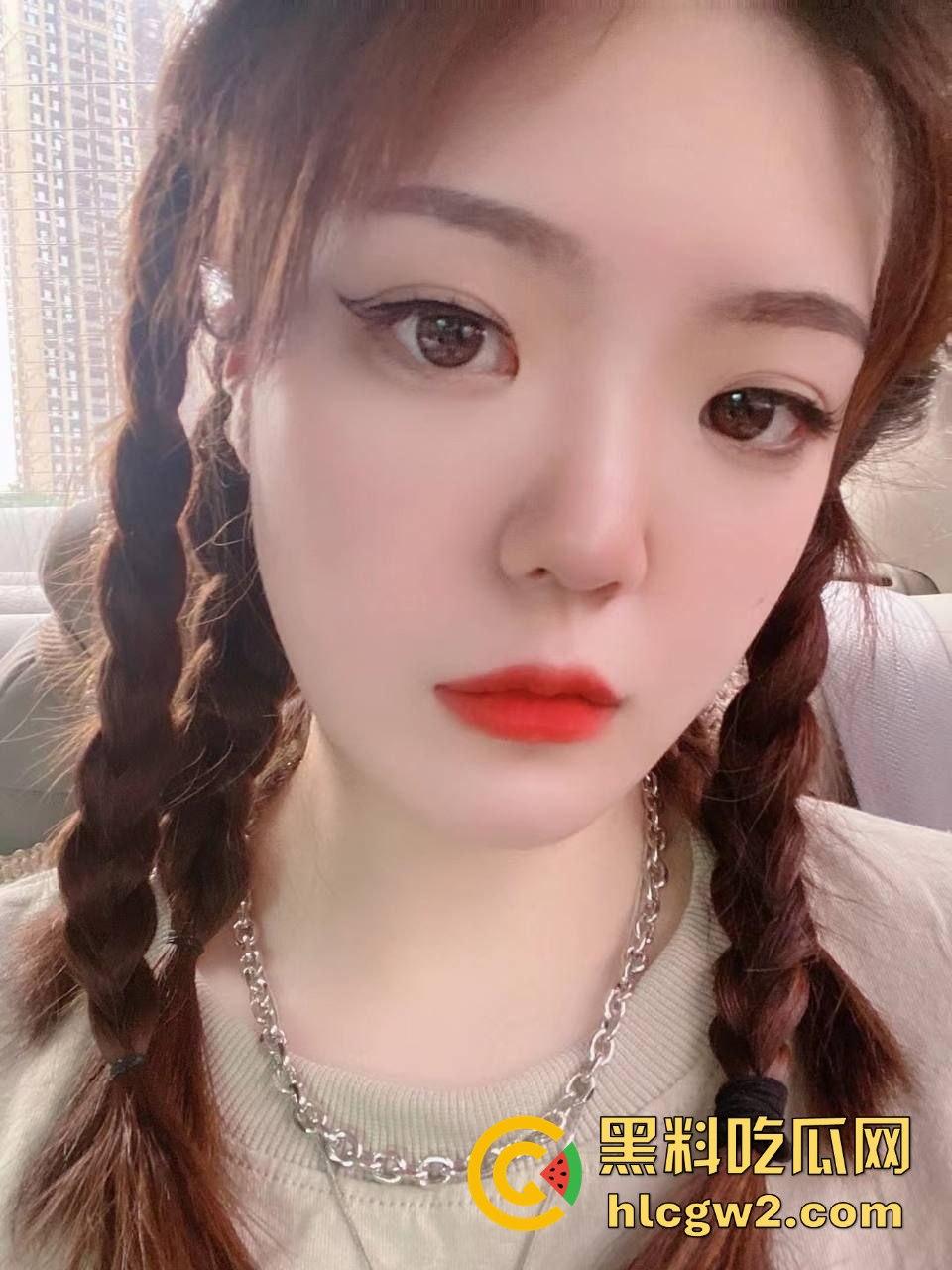 湖北26岁『郭可岚』掰开馒头穴自拍流出  被男友干的翻白眼伸舌头打炮痴态毕露，云盘视频全网疯传！-2