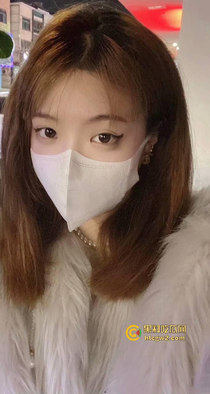 湖北26岁『郭可岚』掰开馒头穴自拍流出  被男友干的翻白眼伸舌头打炮痴态毕露，云盘视频全网疯传！-5