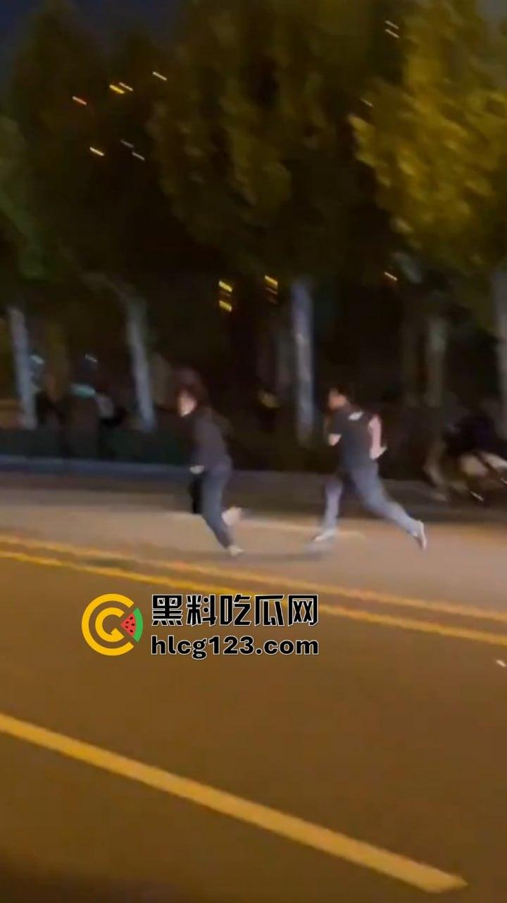 山东菏泽精神小伙群架约战！9月15日单县五中热闹了，郭有才的老家果然还是能打！-7