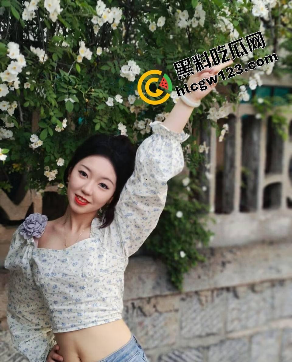 直播答题翻车名场面，主播妹子刚喊正能量 粉丝连麦天苍苍野茫茫，我的鸡巴比较长！这是人说的话？-3