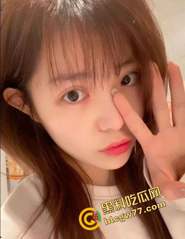 蚌埠同事的女朋友看着清纯，其实背着人家车里被干到腿软，内射都不带套！-5