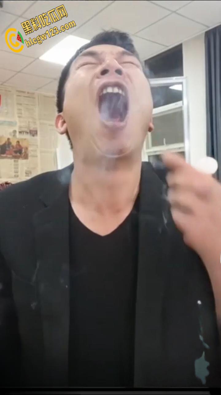 抖音狠人博流量 , 鞭炮嘴炸出血，脑残操作震惊全网 ！-7