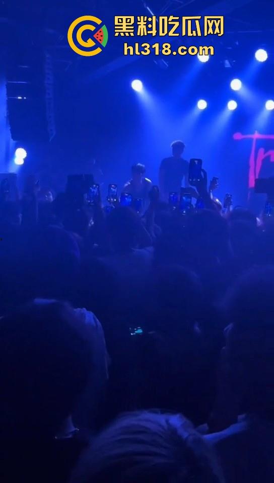 杭州TrapCN酒吧，猥琐男近距离射美女腿上，猥亵行为引发全场diss，你别说这哥们挺hip hop的！-5