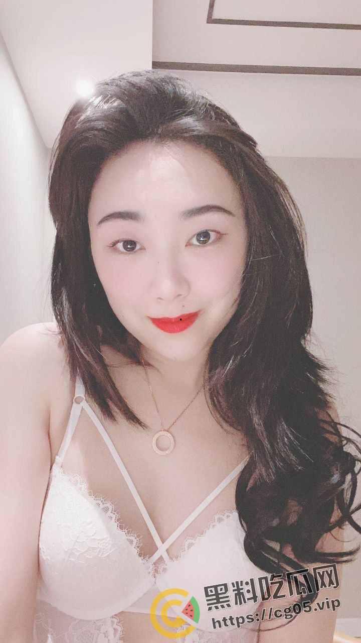 成都高新区少妇【陈小艺】明目张胆给老公戴绿帽 给陌生人发撩骚私拍被流出-7