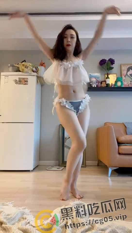 成都高新区少妇【陈小艺】明目张胆给老公戴绿帽 给陌生人发撩骚私拍被流出-8