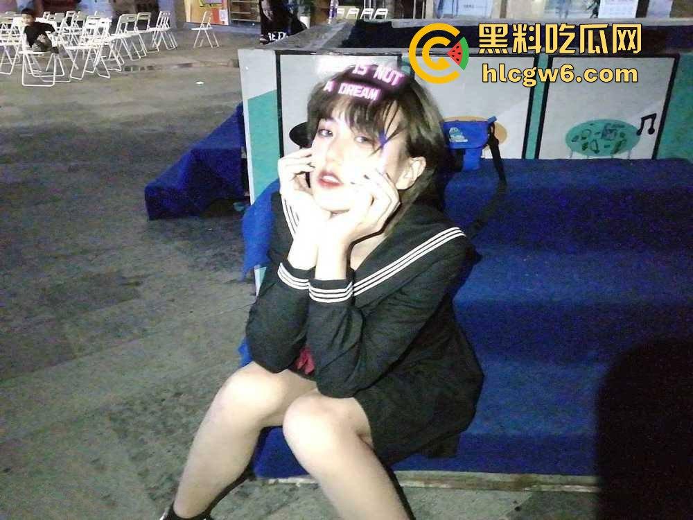 牛奶灌逼电击玩法炸裂上线,JK制服骚妹被逼里灌满牛奶吊起来玩电，奶水顺着腿狂流，全程骚叫浪到突破天际！-3