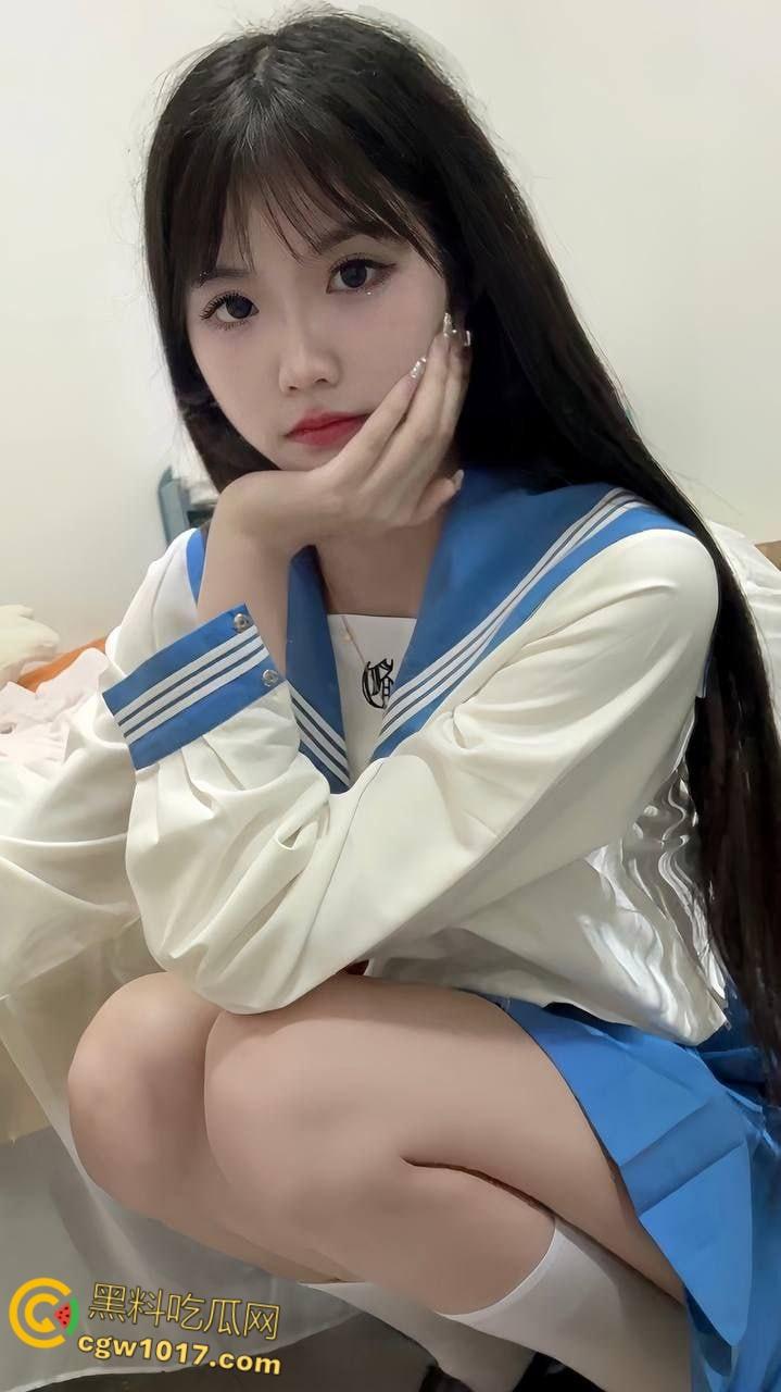 四川师范学院【李佳颖】，热爱jk的白虎一线天嫩逼，穿着JK让金主爸爸蒙眼玩弄，无套中出娇喘不断 ！-2