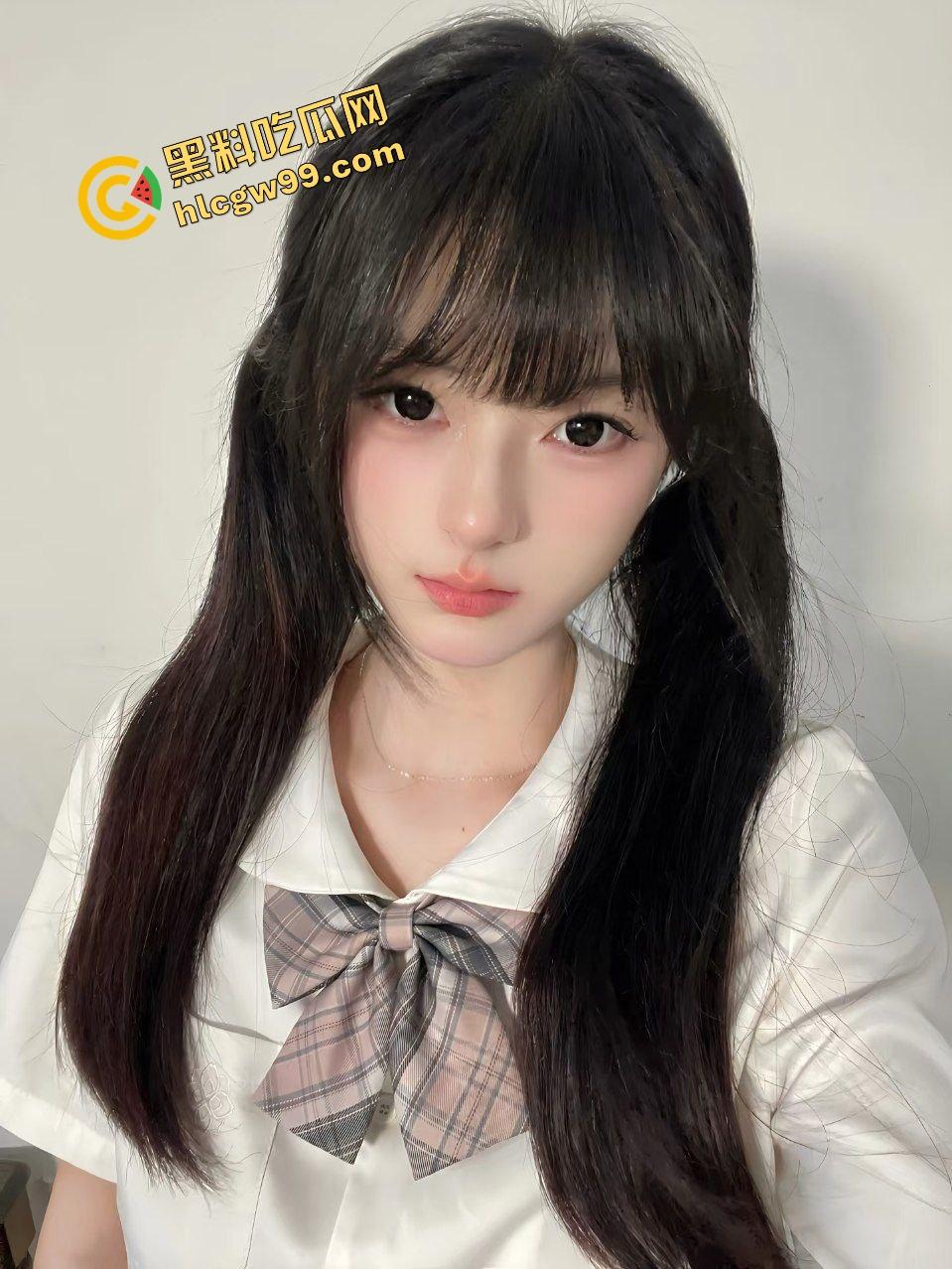 约炮大神800元约操，读书兼职的极品双马尾JK黑丝妹，出租房调情前后爆干黑丝玉腿！-1