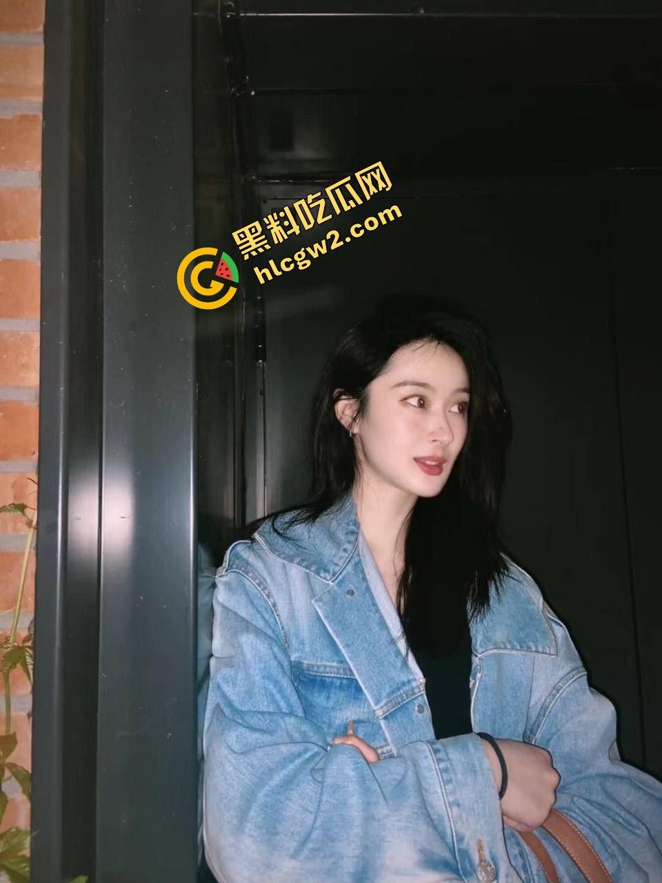 贵州反差婊精神小妹『黄巧』绿男友找单男玩3P 前男友加回骚鸡跪求再给一次！独家流出！-1