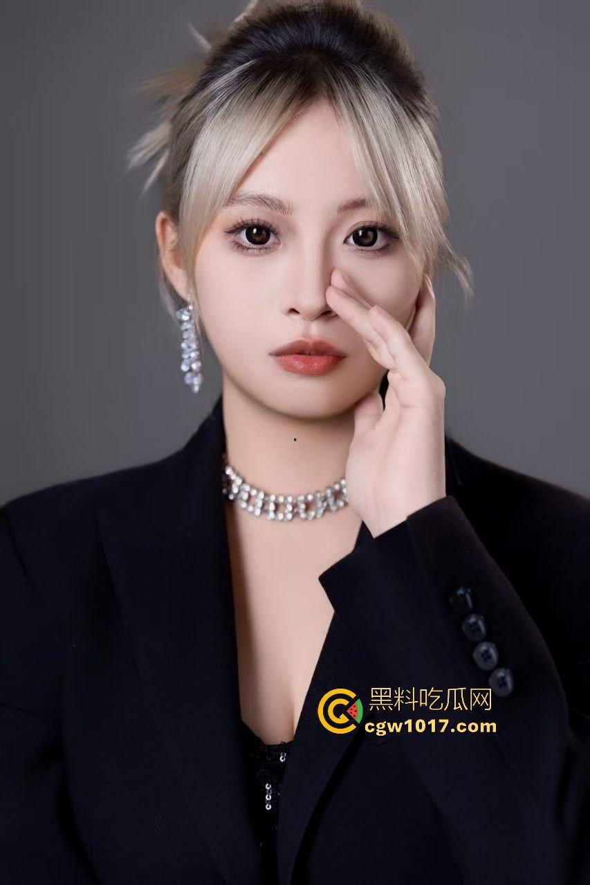 你见过别人的巨乳老婆产奶水吗？一辈子免费吃奶就这几回，大奶储备爆棚挤奶如喷泉，想喝奶让你老婆当孕妇去！-1