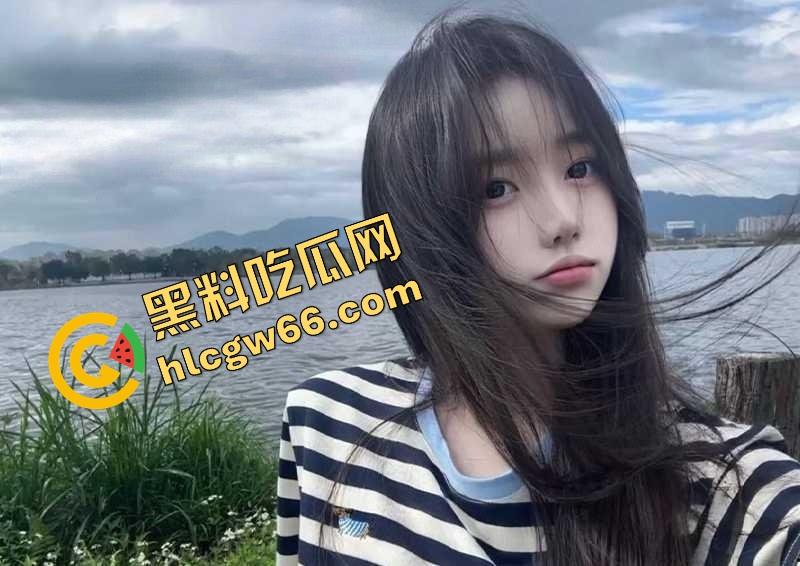 传媒院校白月光女神【灵灵】宿舍掰穴自慰视频流出，逼水拉丝半米长，背地里浪得逼都快自燃了！-8