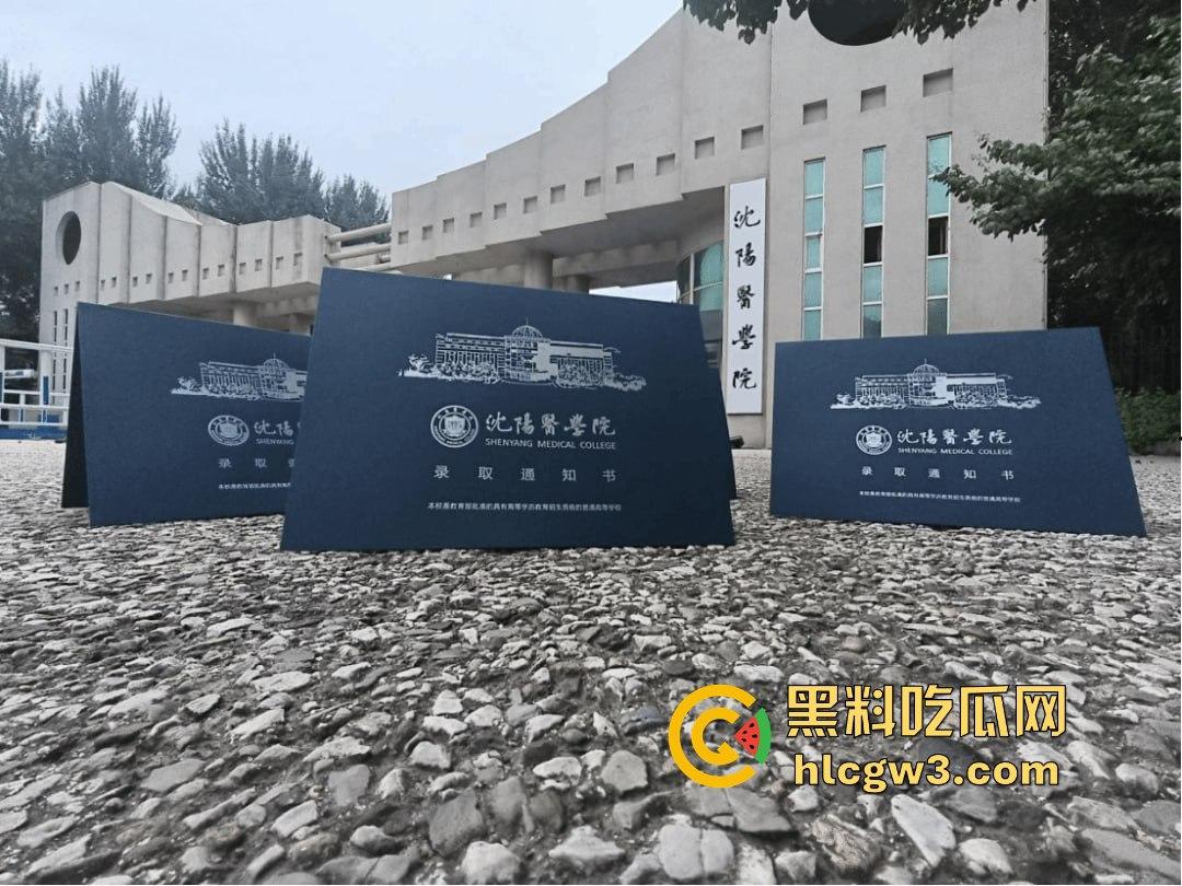 沈阳医学院一对骚男女校内长椅上脱裤子抠逼 现场搞调教 尺度大得像在拍小黄片 真把学校当野战场了！-9