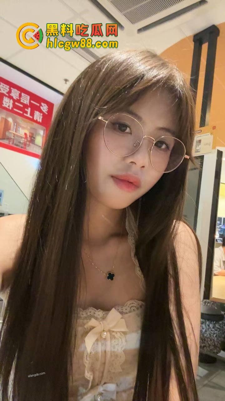 厦门酒吧气氛组极品眼镜骚婊『兰芊芊』酒吧10瓶皇家礼炮带走，制服丝袜被操高潮了主动求拍！-4