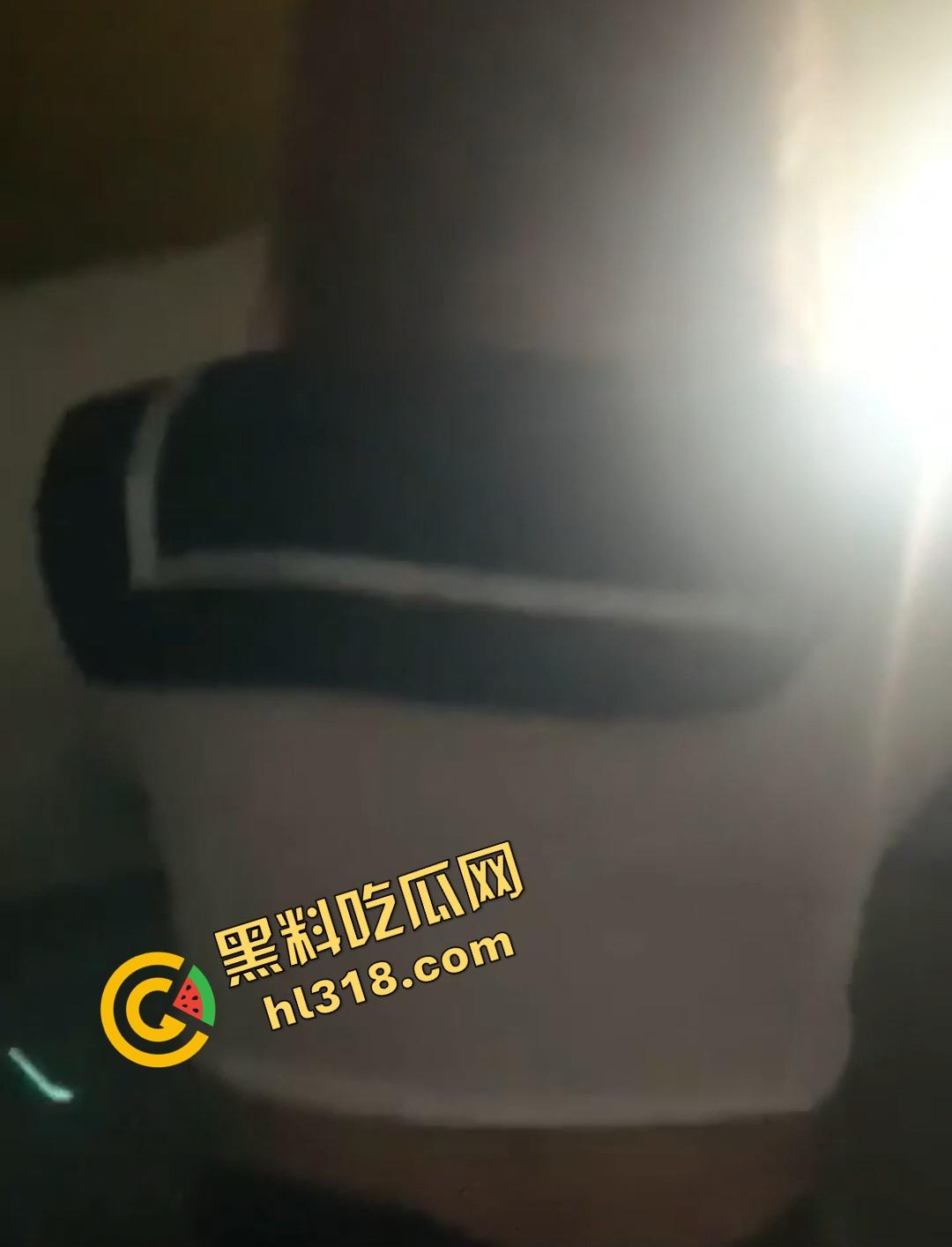 这不比红姐强百倍？抖音高颜女神『刘三好』站街卖身视频流出，极品身材竟然是男儿身，粉丝破大防！-16