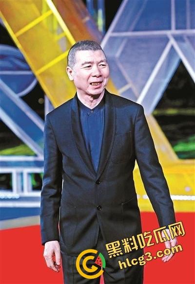 湖南株洲大街惊现冯小刚耍大牌事件，粉丝手机被打掉，热屁股贴冷板凳！-1