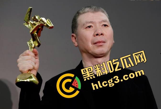 湖南株洲大街惊现冯小刚耍大牌事件，粉丝手机被打掉，热屁股贴冷板凳！-2