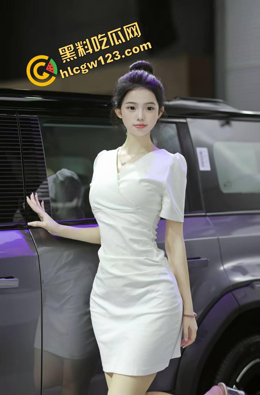 反差大到裂缝，极品身材福利姬被富豪调教成金丝雀，黑丝诱惑做爱流出，背后还有更疯的剧本？-1