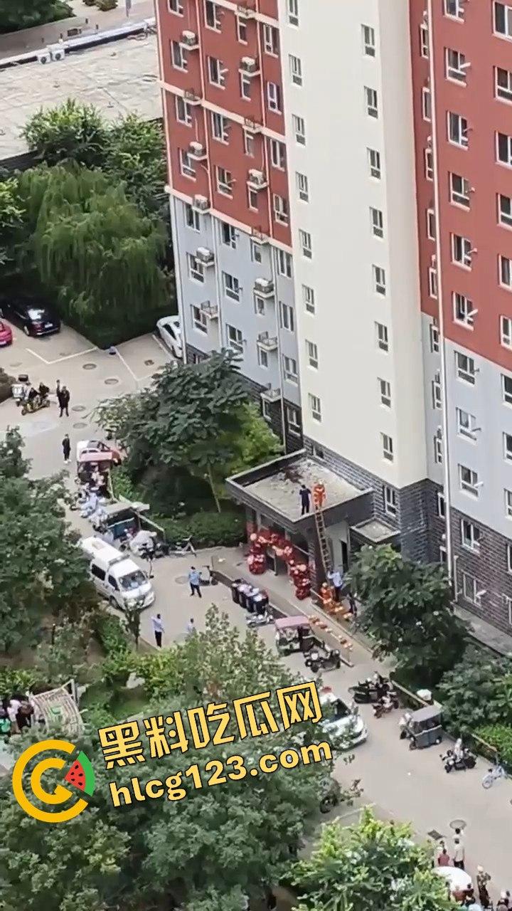 结婚当天邻居跳楼，喜事变悲剧，新人如何处理这场突如其来的困境？-9