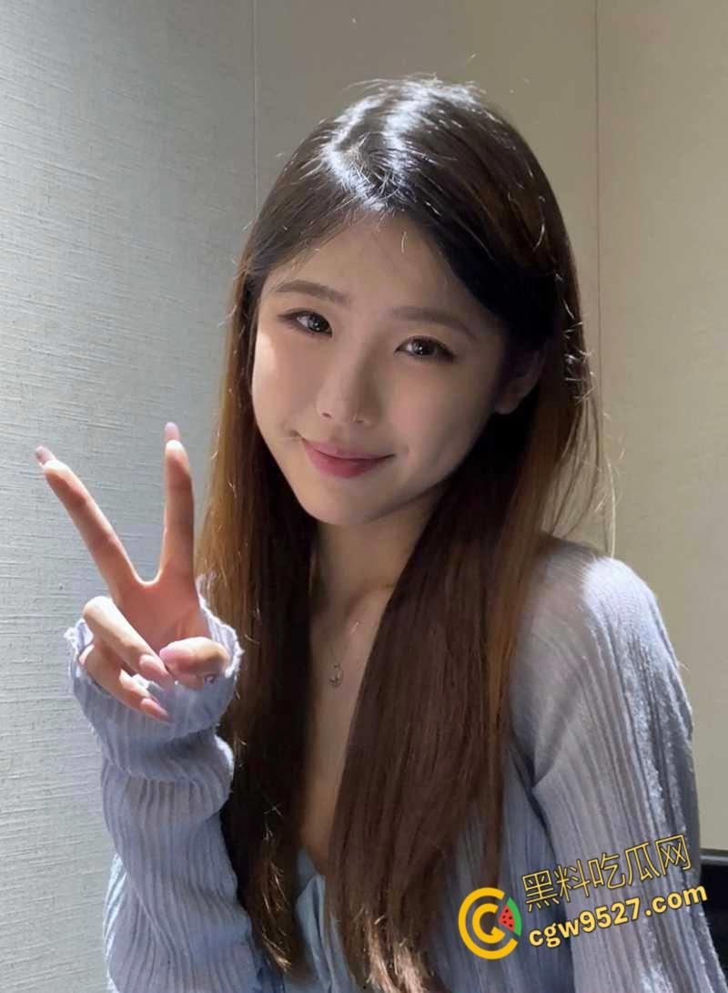 四川极品嫩妹【邵怡芬】，被男友车震调教，性感小嘴跳跳糖口交，沙漠风暴快感，还对着镜头比剪刀手！-2