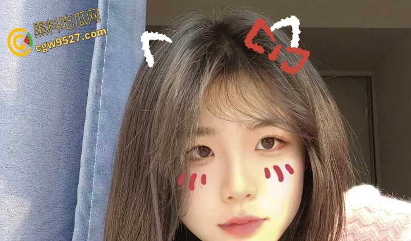 四川极品嫩妹【邵怡芬】，被男友车震调教，性感小嘴跳跳糖口交，沙漠风暴快感，还对着镜头比剪刀手！-5