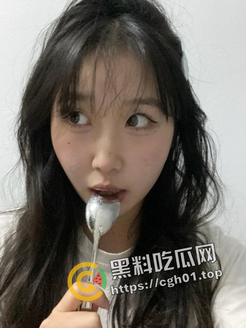 瓜友投稿！自己不舍得碰的女友是别人的母狗 颜射 吞精 开肛 反差婊调教视频被流出-5