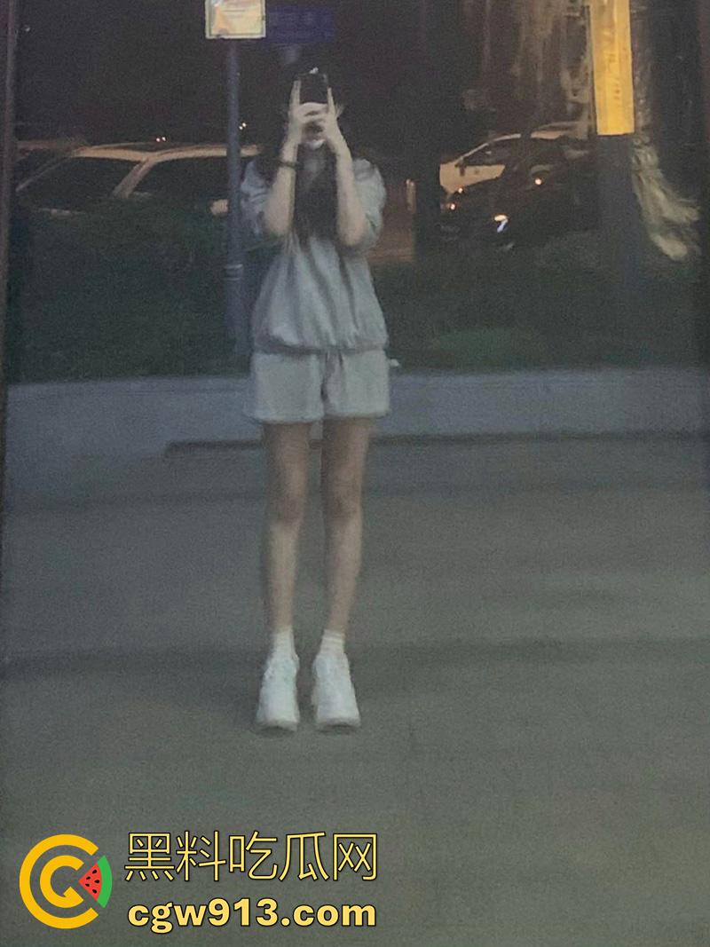 爱吃口水的颜值女神，商丘师范白虎学妹【范思绮】，身材高挑颜值超美，做爱时候吃男人口水才能高潮！-4