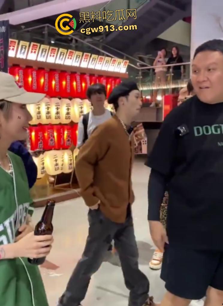 娱乐圈大瓜,车澈离婚原因曝光，街头和乃万亲热拥抱，疑似潜规则视频流出，rap圈玩的都这么猛？-2