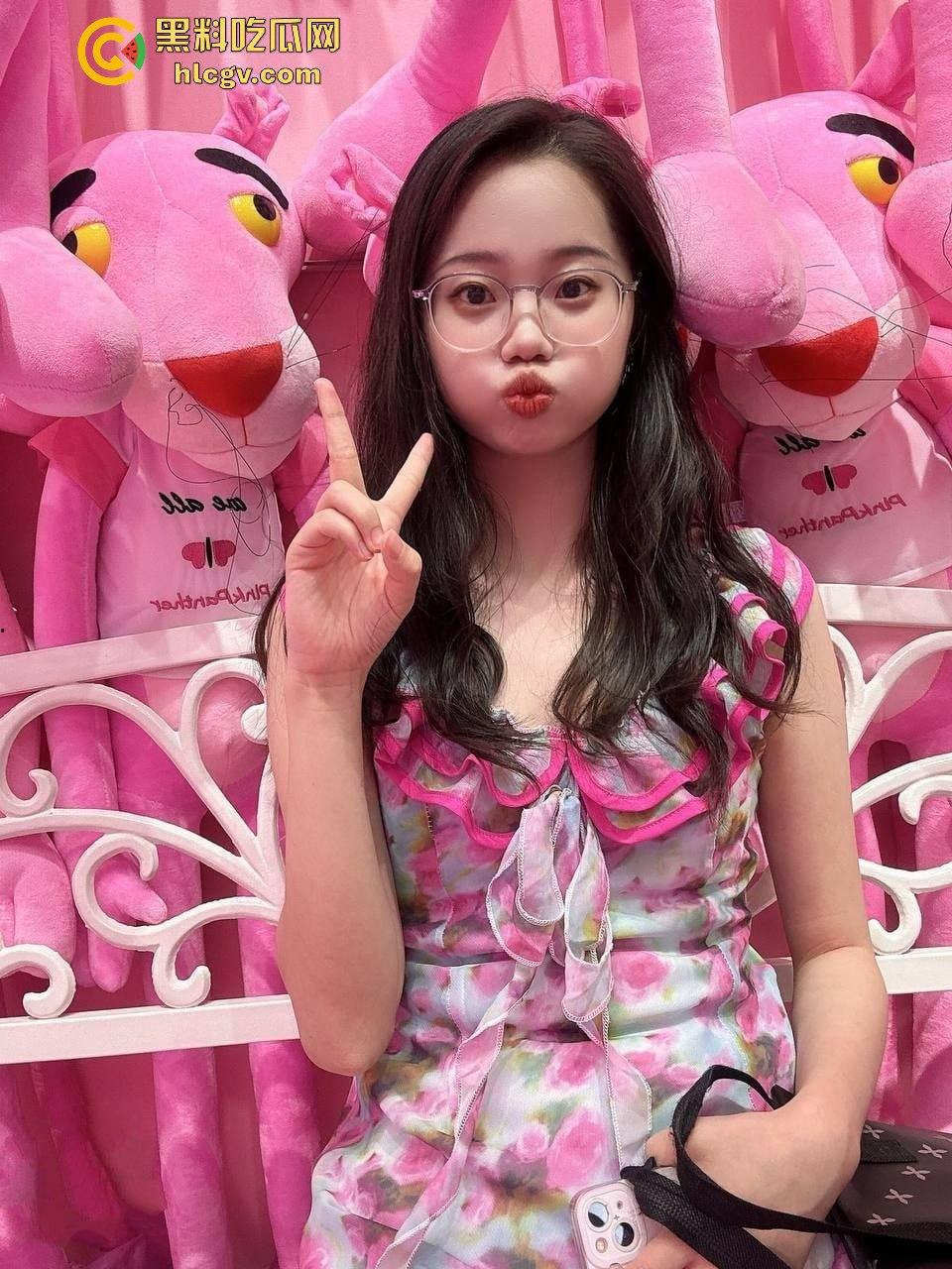 天津外国语大学大四学姐【韩雪珃】做爱视频意外流出！黑丝吃鸡巴画面疯传校园，毕业前的爆炸性丑闻！-16