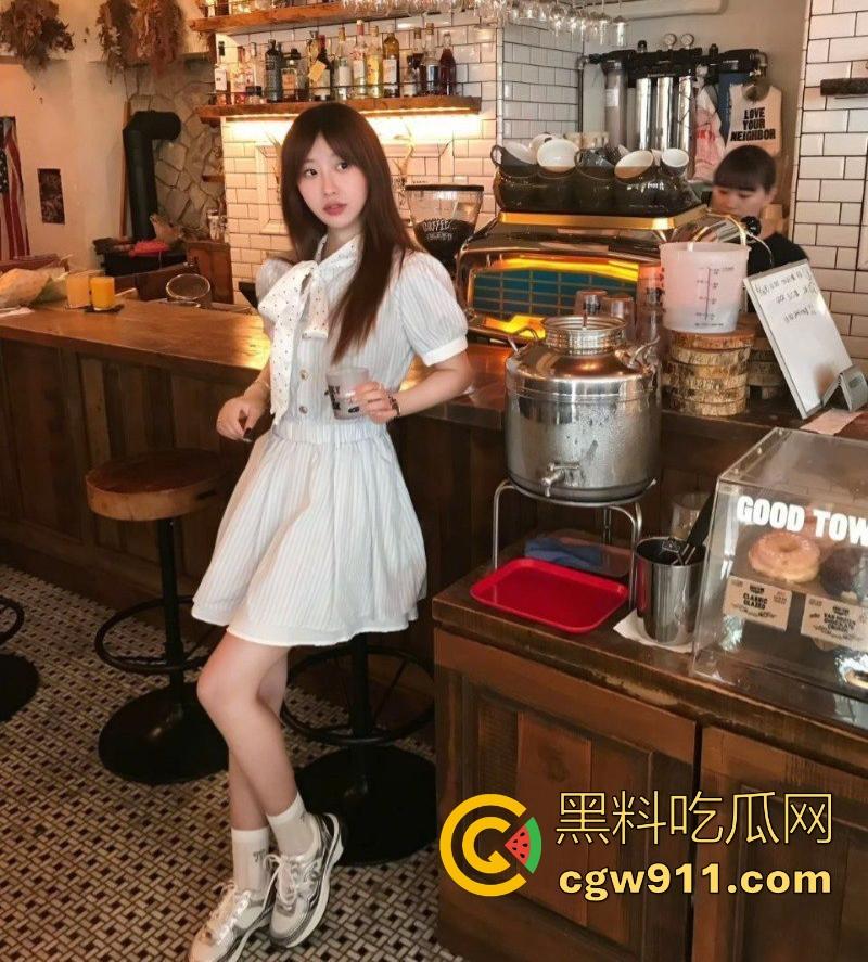 英国留学生【张慧敏】约炮视频曝光，黑丝美腿极品身材，按头口交无套后入猛操，反差魅力炸裂！-6