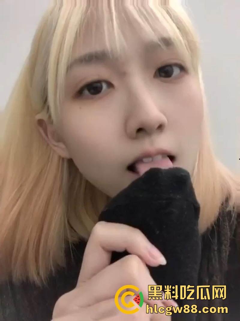 山西清纯反差婊大学生【林可婷】裸足诱惑私拍流出，M属性母狗自调教捆绑绝活，裸足诱惑让你射！-1