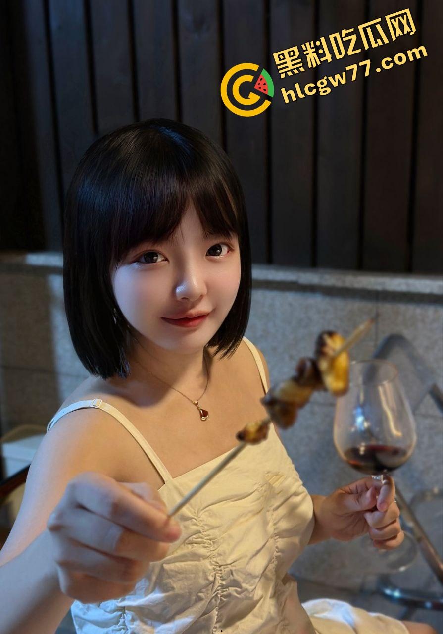 长沙女高『杨娜』白天是人晚上是牲口，被包养后成了舔蛋接精不戴套的高级母狗！-7