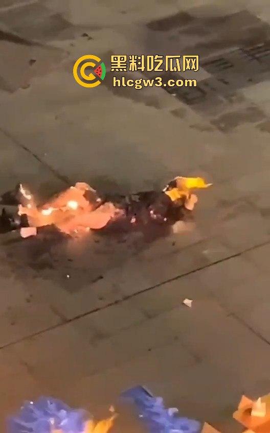 重庆南坪江南装饰城突发火灾！火光冲天令人心惊，愿所有人都能平安无事！-1