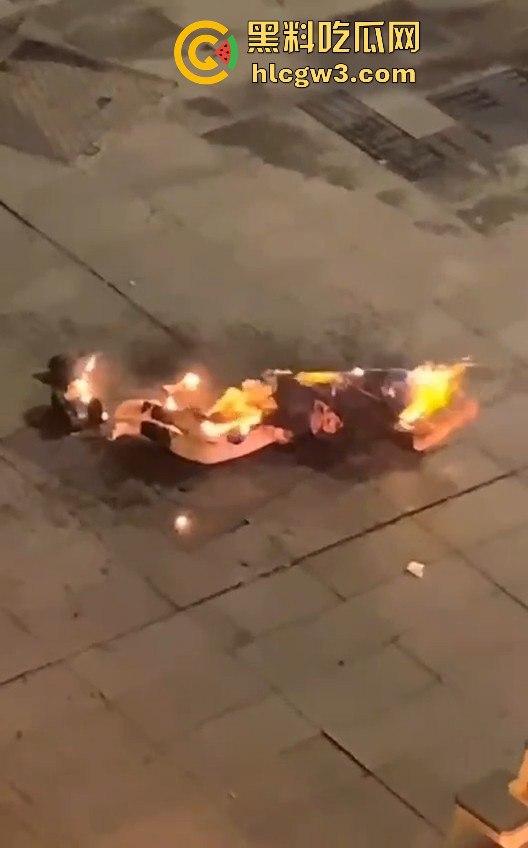 重庆南坪江南装饰城突发火灾！火光冲天令人心惊，愿所有人都能平安无事！-4