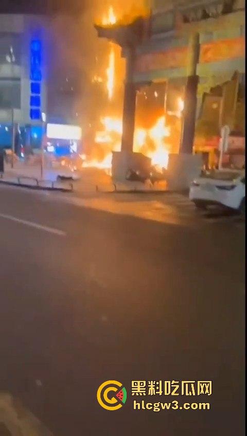 重庆南坪江南装饰城突发火灾！火光冲天令人心惊，愿所有人都能平安无事！-5