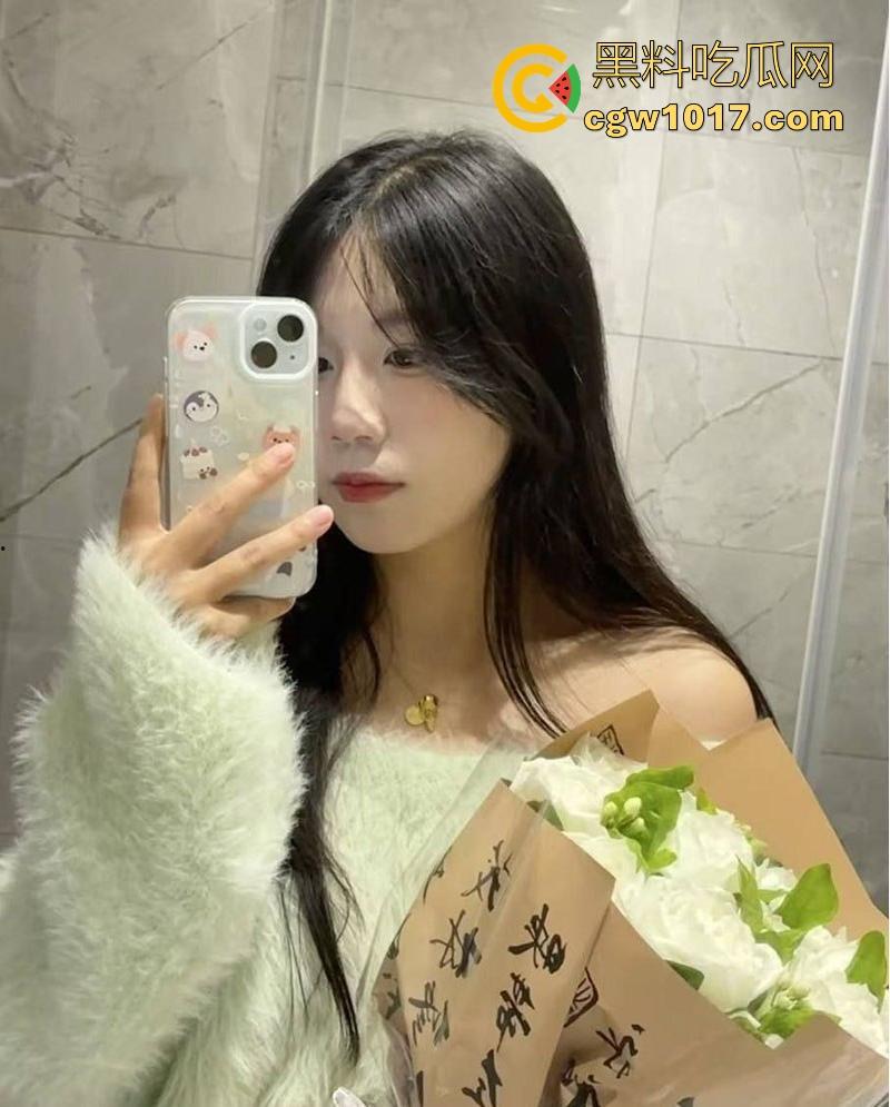 湖北师范大学萝莉学妹【温琬玲】反差跪床深喉口爆，狗链牵引翘臀后入爆操，与男友性爱视频曝光泄露！-8