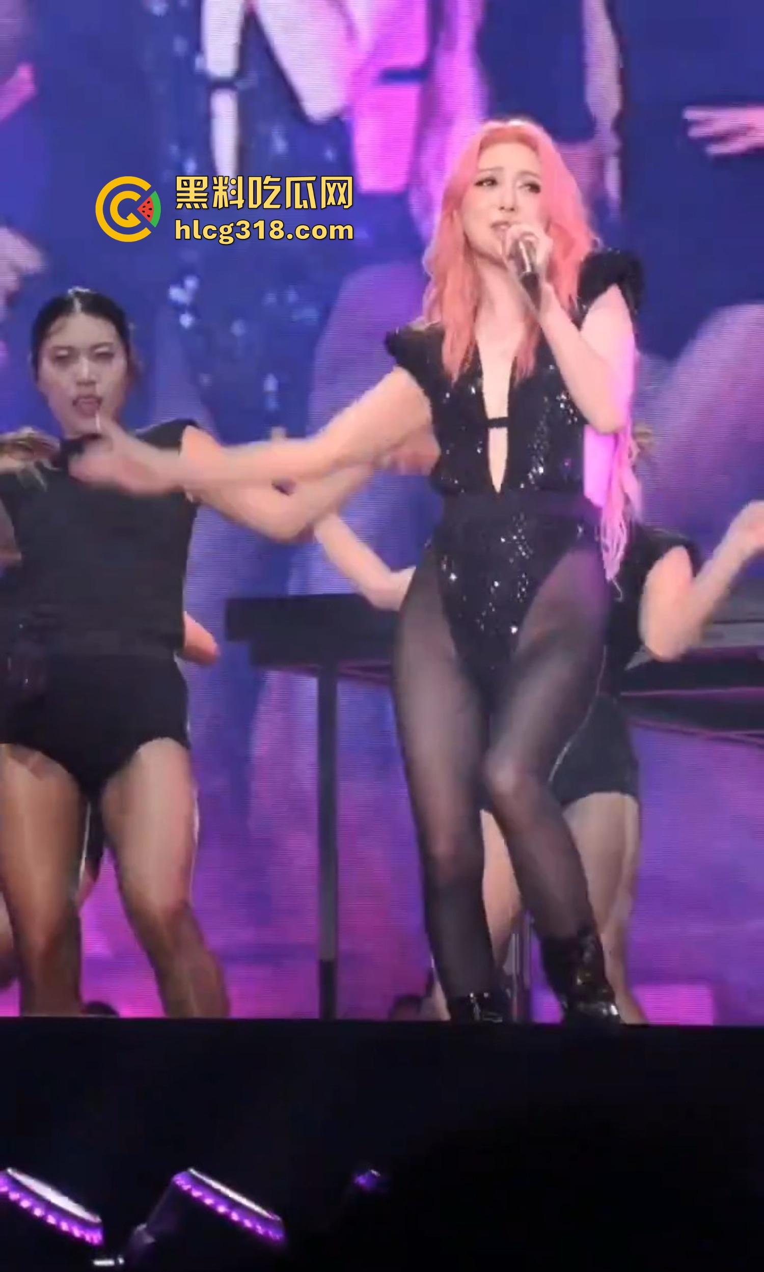 香港兔子警官变黑鬼宠物『薛凯琪』亲测黑屌开膛4分钟激战流出，最后少女被操成爆浆兔！-7