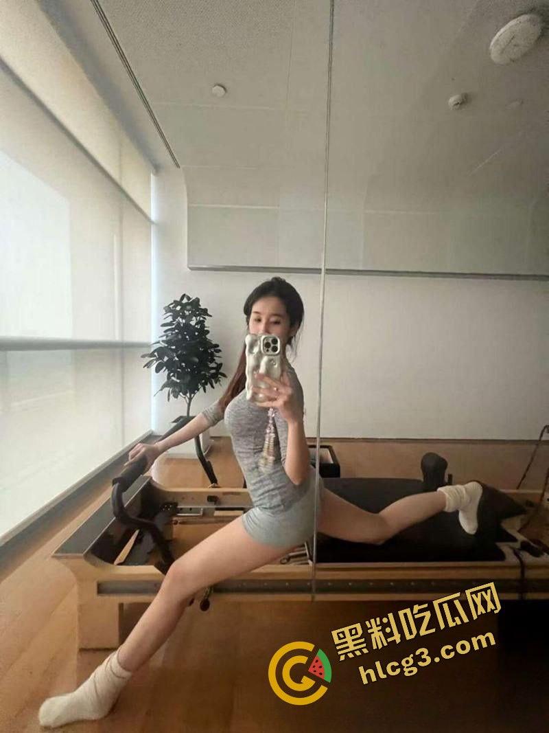 南京健身女教练『赵丽妍』被富豪大哥健身办年卡拿下 SM道具调教电逼 颜射淫叫不断！-3