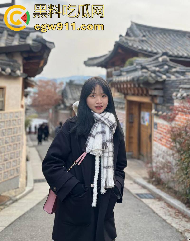 大连艺术学院【周韩雅】，身材极品美腿修长，被土豪包养穿诱人黑丝，酒店扛腿打桩爆操！-4