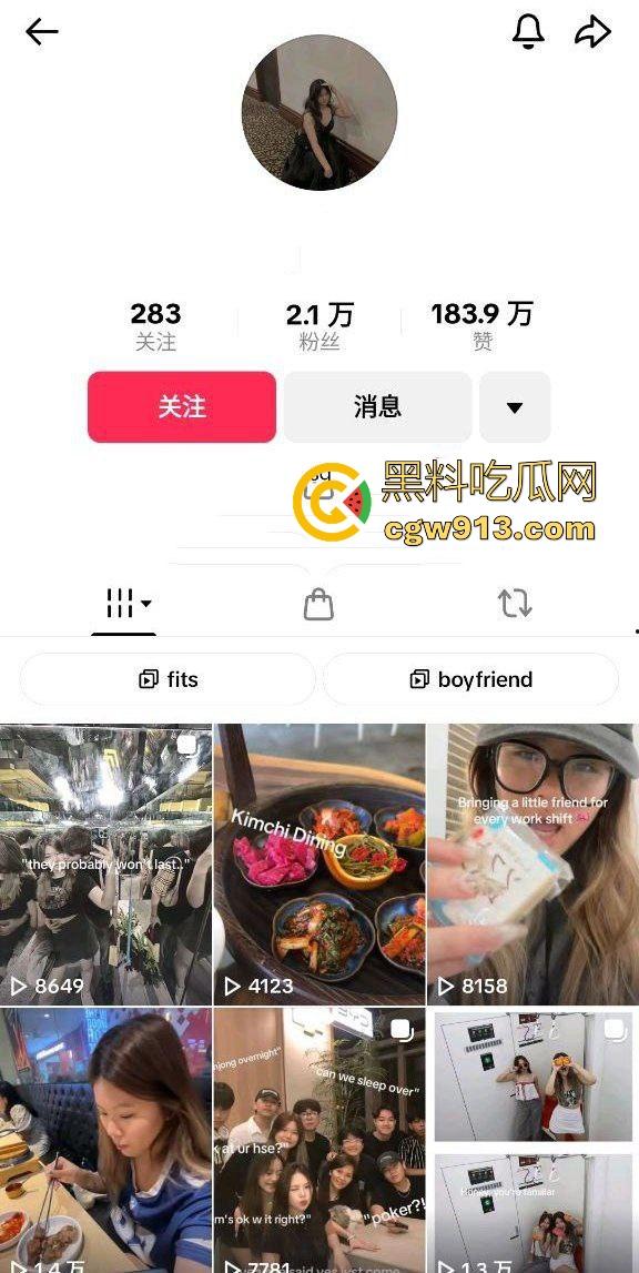 新加坡Tiktok微胖网红大尺度私拍流出，咬唇娇喘时眼睛迷离，明显被那粗壮家伙顶到灵魂深处，无套爆操画面淫靡！-1