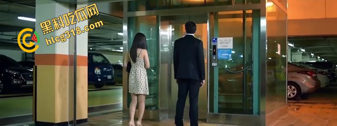 韩国三级《偷窥的欲望》，美乳少妇窗前脱衣自摸，勾得偷窥哥冲门猛干，强推人妻淫水四溅 ！-1