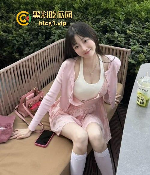 安徽理工校花李珊珊酒店双飞！富二代兄弟轮番爆操，长腿高翘到痉挛！-4