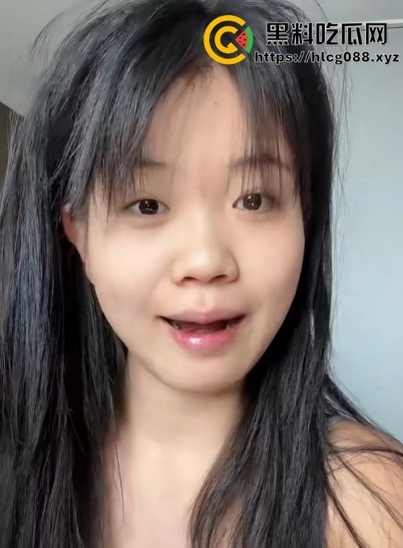 抖音200万粉网红【郭咩咩】直播割腕血喷三丈，菜刀剁手腕吓傻舔狗，甜妹秒变疯批杀人魔！-10