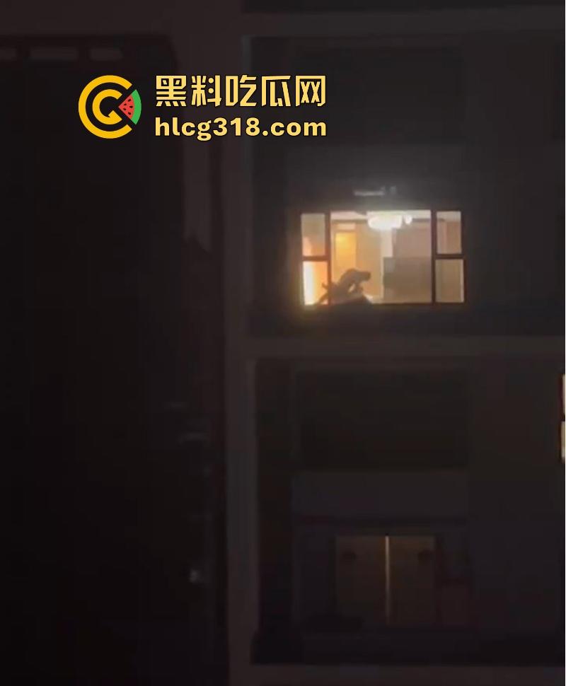 商务套房惊现落地窗前激情做爱！灯也不关窗帘也不拉 多种姿势爆操打桩不停 看得人饥渴难耐！-4