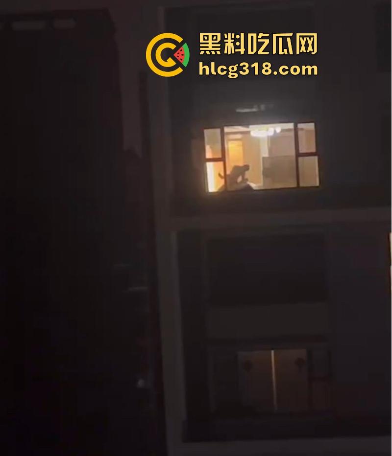 商务套房惊现落地窗前激情做爱！灯也不关窗帘也不拉 多种姿势爆操打桩不停 看得人饥渴难耐！-6